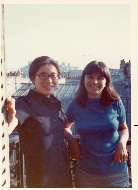Jeanne-Marie et son amie japonaise à Paris en 1973.